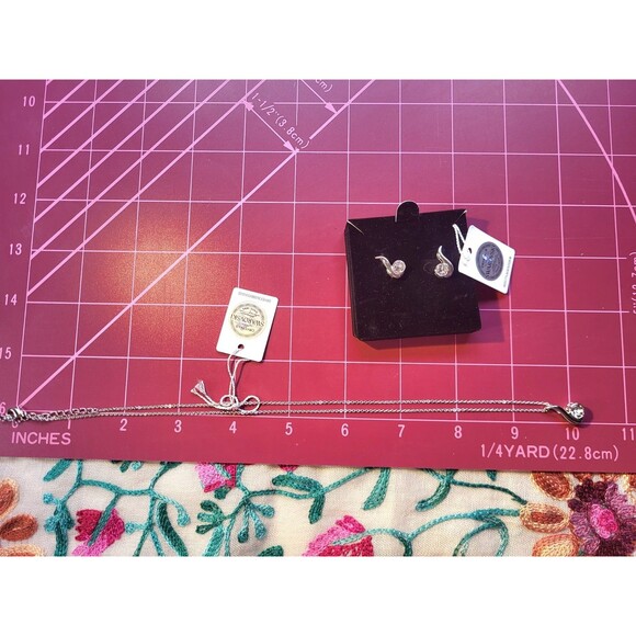 Swarovski Elegant Matching Earrings Necklace Boxed Gift Set Nic and Sid Timeless - Picture 10 of 11